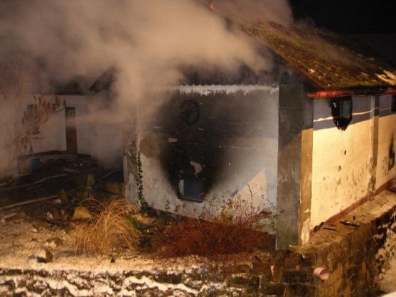 Požár kůlny v Teplicích nad Metují likvidovaly tři hasičské jednotky