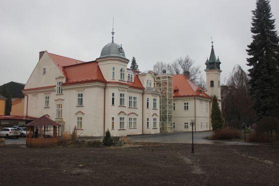 Obyvatelé teplického Dolního zámku se vrátili domů. Přivítal je tam hejtman Lubomír Franc