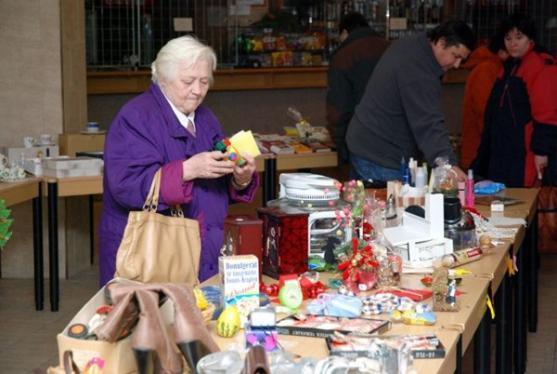 Charitativní bazar v Hronově pomůže potřebným