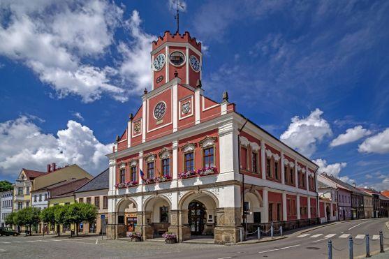 Polická radnice je třetí nejkrásnější v České republice
