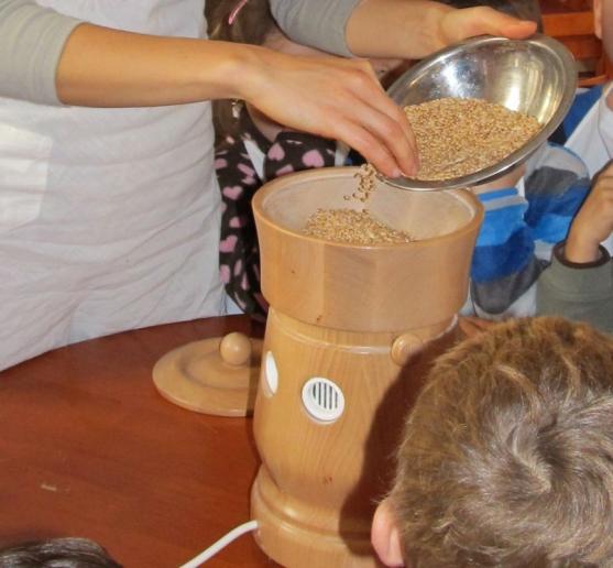 Děti ze Stárkova mlely mouku jako za starých časů