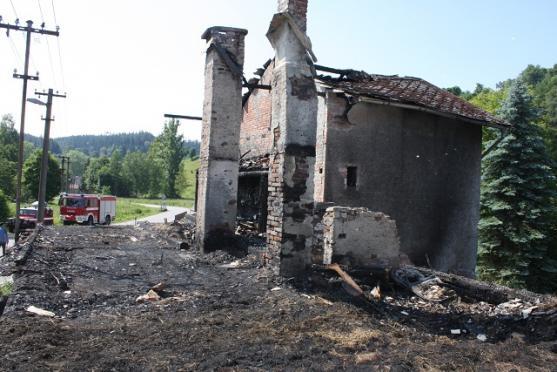 Kriminalisté objasnili sérii čtyř požárů ve Zdoňově. Pachatelem je muž, který zapálil kapličku v Suchém Dole