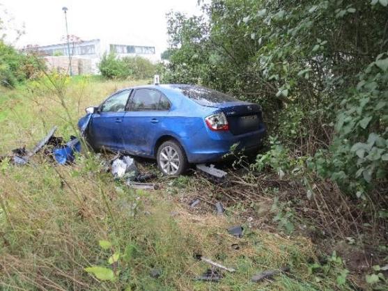 Řidič havarované vozidlo opustil. Policisté ho vypátrali