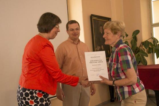 Posluchači Univerzity třetího věku převzali závěrečné osvědčení