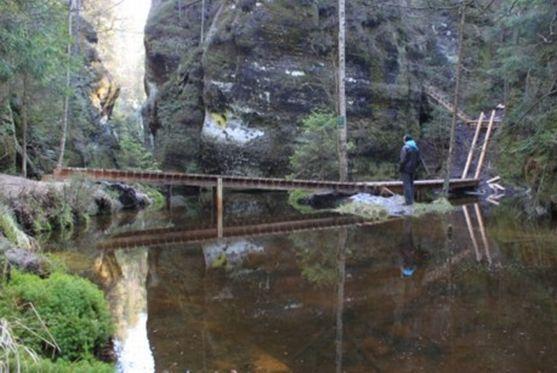 Vlčí rokle v Adršpašsko - teplických skalách ještě průchozí není