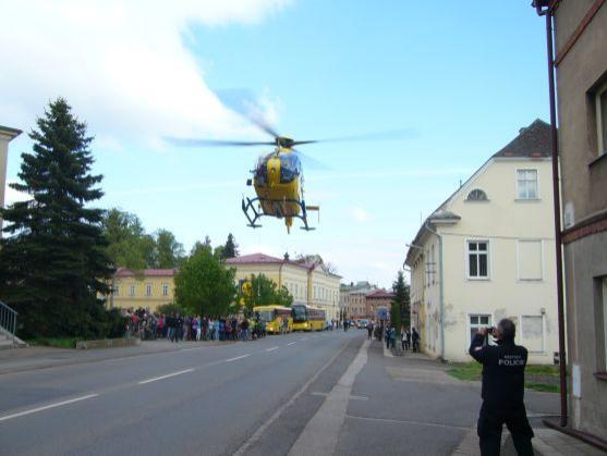 V Broumově zasahoval záchranářský vrtulník při zástavě srdce muže