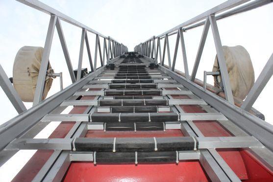 Broumovští hasiči převzali nové zásahové vozidlo a představili ho veřejnosti