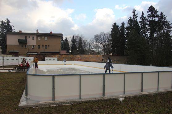 V Broumově se bruslí! Byl zahájen zkušební provoz