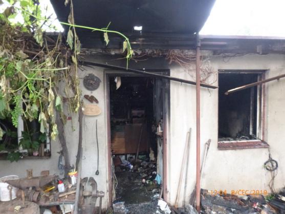 Hasiči zachraňovali člověka, hasili požár a asistovali u dopravní nehody