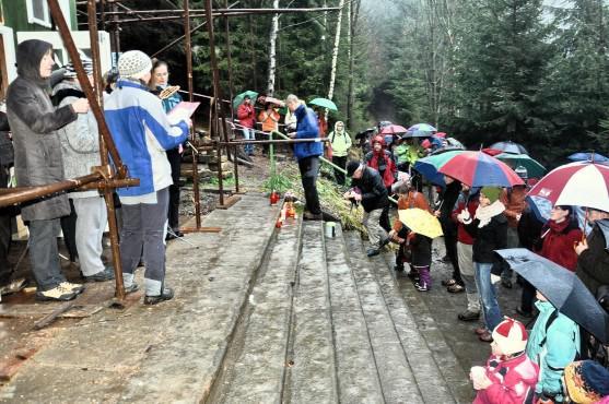 Znovu postavená Suchodolská kaplička, která loni vyhořela, byla kulisou pro vánoční koncert