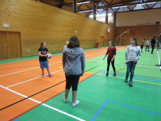 Broumovský volejbal si vychovává mladou generaci. Děti jsou však vedeny ke sportovní všestrannosti