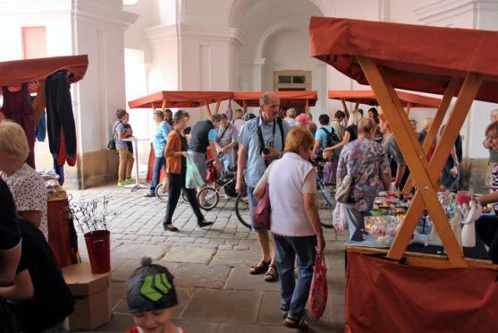 Broumovský klášter přivítal podzim tradičním trhem