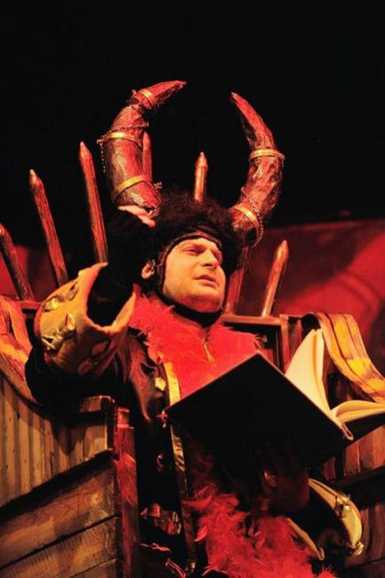 Dětské divadelní představení Jak se zbavit čerta na fotografiích Jana Záliše