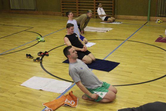 Broumovští fotbalisté se připravují na záchranu v krajském přeboru. Cvičí i jógu