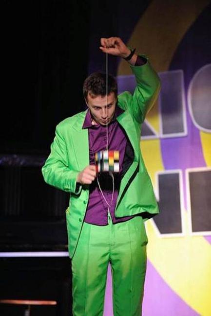 V Broumově vystoupil kouzelník a komik Richard Nedvěd