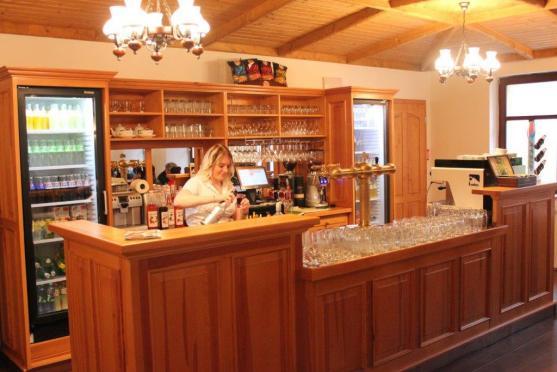 V Teplicích nad Metují přivítali jaro a opět otevřeli hotel Střelnice