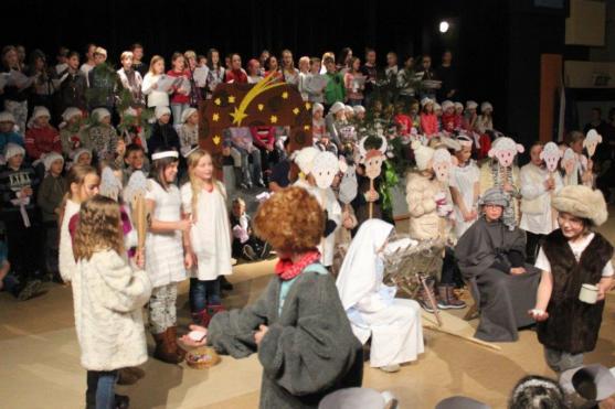 Broumovská Základní škola Hradební už deset let nacvičuje Vánoční ladění
