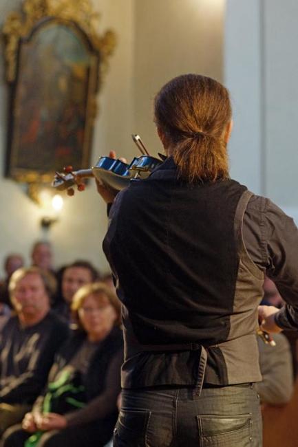 Pavel Šporcl nadchl zaplněný kostel sv. Michaela. Devátý ročník festivalu Za poklady Broumovska byl rekordní v návštěvnosti i výši dobrovolného vstupného 