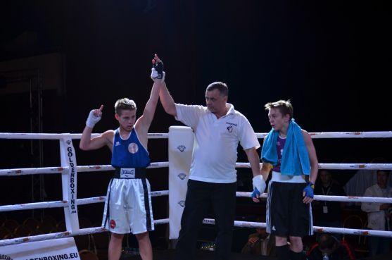 Fotogalerie a video z vítězného boxerského utkání Jakuba Šudy v pražském Hotelu Hilton