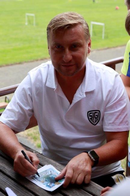 Na fotbalovou školičku přijel legendární sparťan a bývalý reprezentant Horst Siegl 