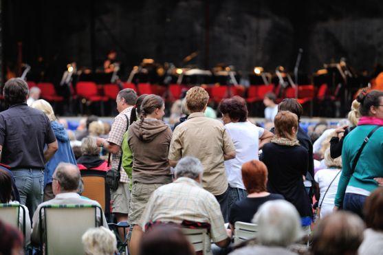 Hradeckou filharmonii poslouchalo ve skalách 1300 diváků 