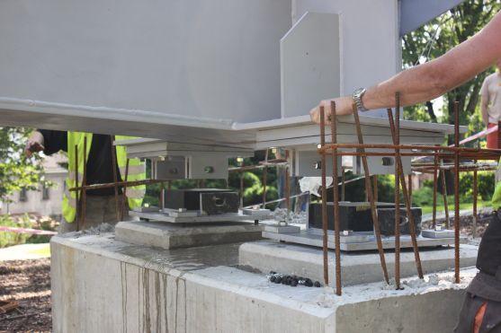 Lávka z Manor House k Hotelu Veba je na svém místě 