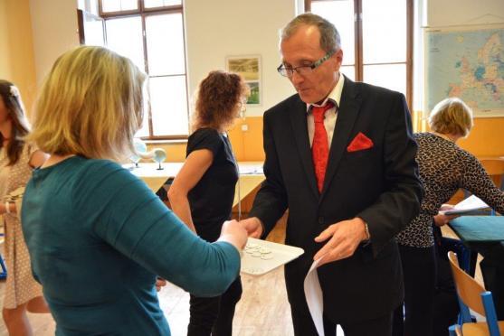 Oktáva úspěšně odmaturovala. Závěrečné slovo třídního učitele 