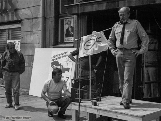 25. let od revoluce. Vzpomínky režiséra Olivera Maliny Morgensterna 