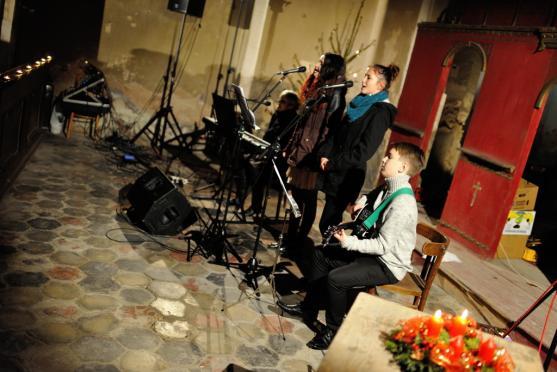 Druhý adventní víkend patřil čertům, trhům a adventnímu koncertu 