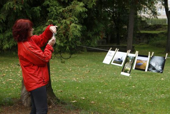 Putovní výstava fotografií Na kolíčku pokračuje v broumovském Klubu ROK 