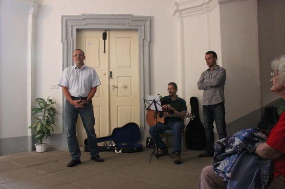 Polickou výstavu 8 & 60 zahájily písně Karla Kryla