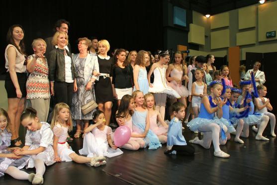 Koncert tanečního oboru ZUŠ Broumov oslavil 15 let práce učitelky a choreografky Heleny Ogriščenkové 