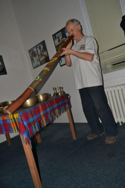 Relaxace při tibetských miskách s Waltrem Erberem 