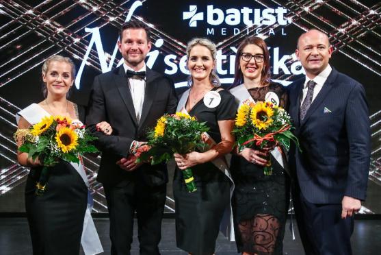 Hold Karlu Gottovi vzdaly také finalistky soutěže Batist Nej sestřička