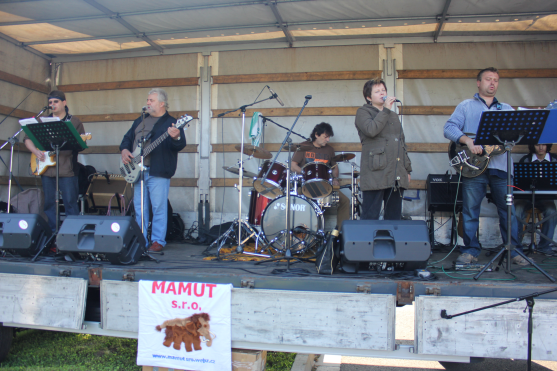 Nejmodernější tkalcovnu textilní společnosti VEBA si přišlo prohlédnout téměř 1 300 lidí