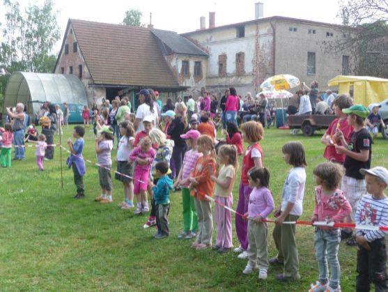 Indiánsko - undergroundový dětský den v Šonově u Broumova na fotografiích 