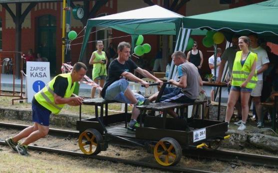 Broumováci opět závodili v Polsku na ručních drezínách