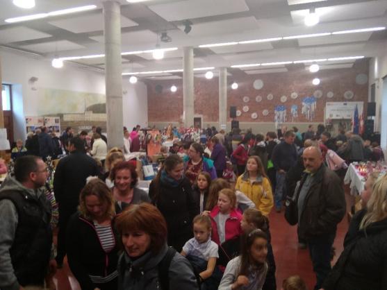 Adventní jarmark v Meziměstí se konal v teple sálu Centra Walzel