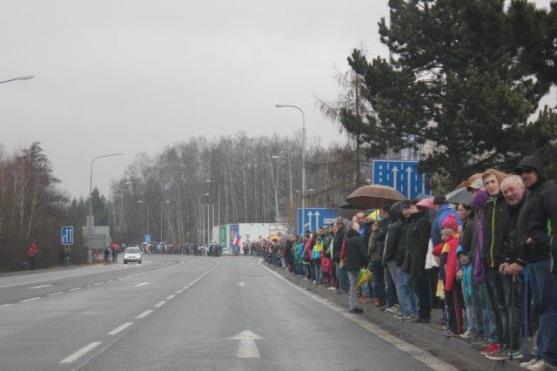 Američané do Náchoda pospíchali. Podél silnic je vítaly davy lidí