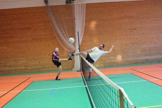 Nohejbalový turnaj Spartaklubu Broumov se hrál v hale už podruhé. Putovní pohár zamířil opět do Police nad Metují