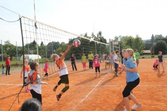 Na turnaji barevného volejbalu se dařilo broumovským týmům
