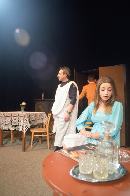 Divadelní soubor Divadlo Broumov sklidil ovace za premiéru francouzské komedie "Mátový nebo citron?"