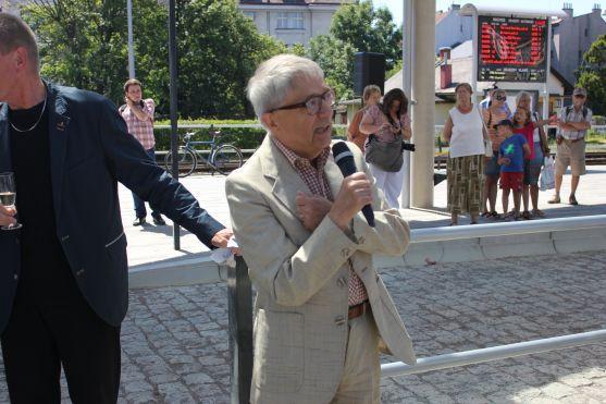 Na novém náchodském nádraží se skandovalo: "Ať žije Birke!"