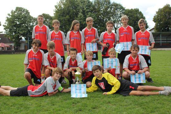 Tým fotbalových legend a herců Arabela pobavil broumovské publikum