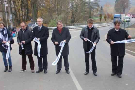 Byla slavnostně otevřena silnice v Teplicích nad Metují. Opravy krajských silnic na Broumovsku tím nekončí, ubezpečil hejtman