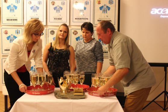 Fotbalová výstava vzbudila emoce, obdarovala mládež a třeba i motivovala