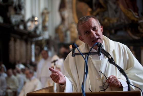 Nový želivský opat převzal požehnání z rukou královéhradeckého biskupa