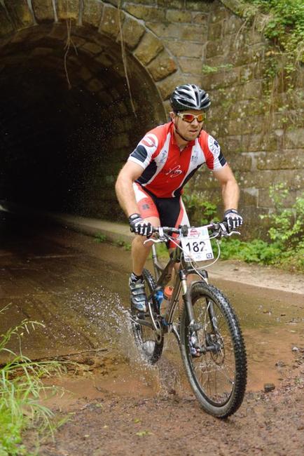 Do cíle cyklistického etapového závodu Specialized MTB Trilogy dorazilo 165 závodníků