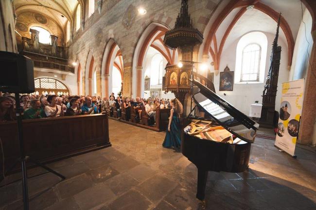 Kostel Nanebevzetí Panny Marie v Polici nad Metují se rozezněl druhým živým koncertem festivalu 