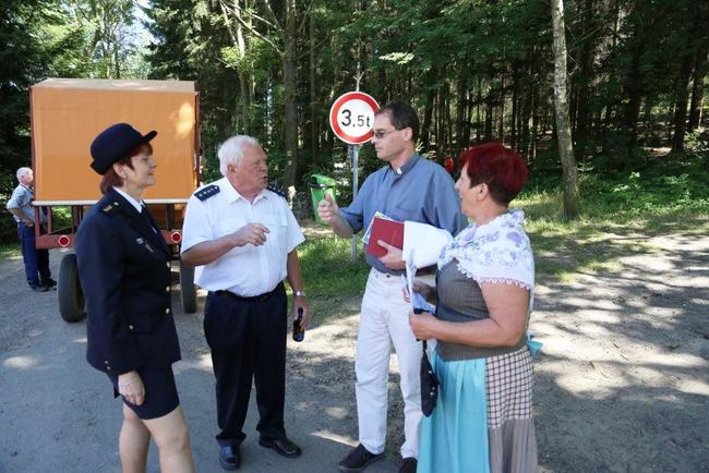 Při Křinické pouti se také žehnalo auto hasičů